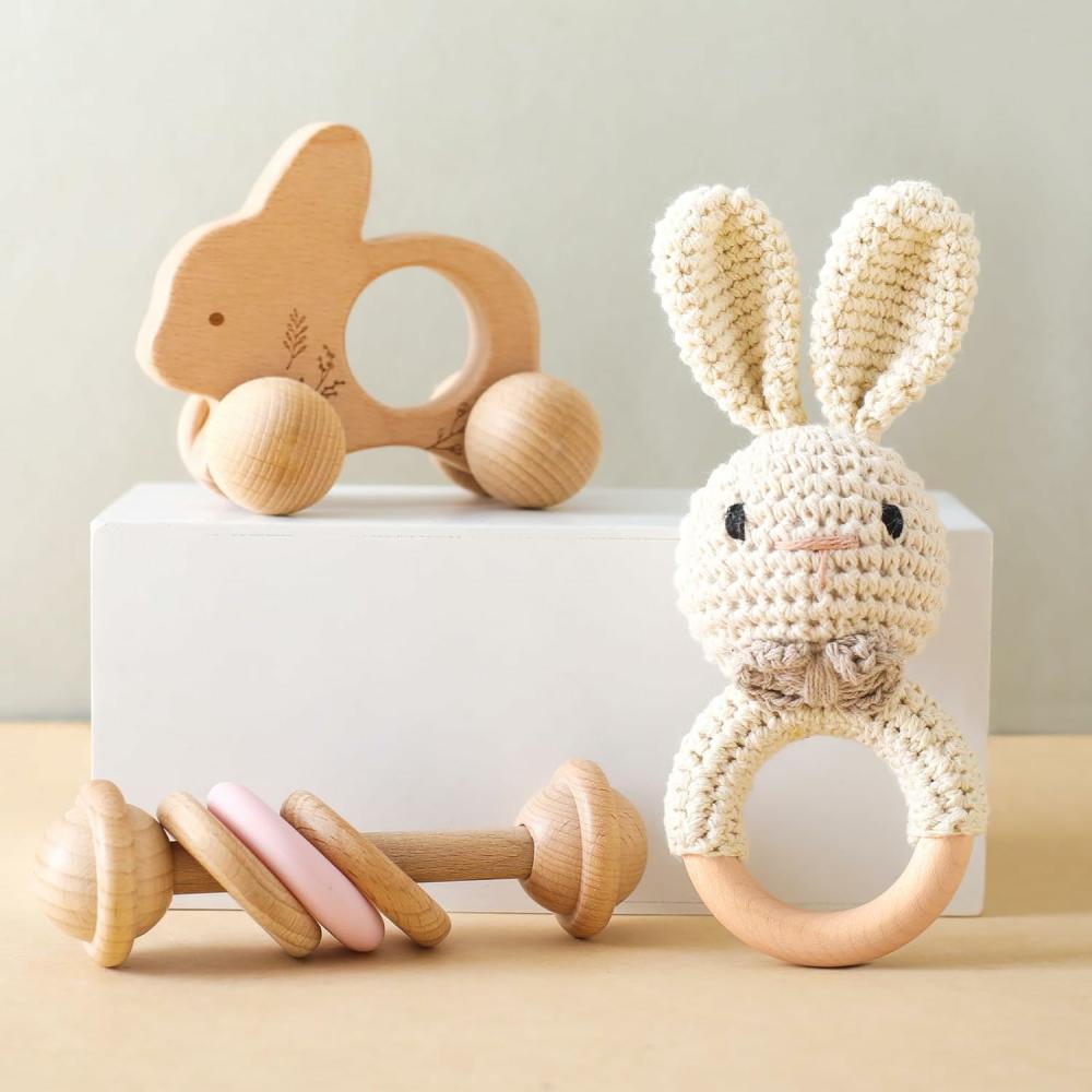 Hochets et anneaux en peluche  | Set de 3 hochets en bois – Hochets de voiture à pousser – Anneau de hochet en crochet – Jouet Montessori en bois pour nouveau-nés et bébés – Idées de cadeaux pour bébés (Hochet lapin)