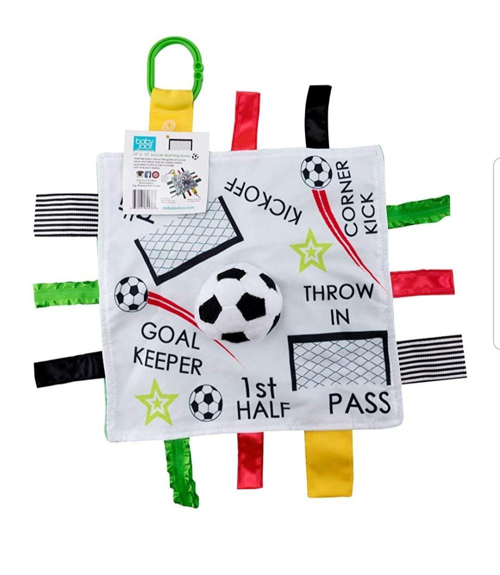 Jouets pour siège auto et poussette  | Baby Jack & Co Couverture Sensorielle en Peluche 10X10” de Football – Jouet Étiquette pour Bébés – Jouets de Poussette pour Bébés – Apprendre les Formes, Lettres & Couleurs – Jouet de Ballon MVP pour Bébés & Cadeau de Sport pour Bébés avec Clip de Poussette